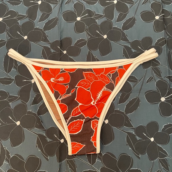 Acacia bottom - Picture 1 of 5